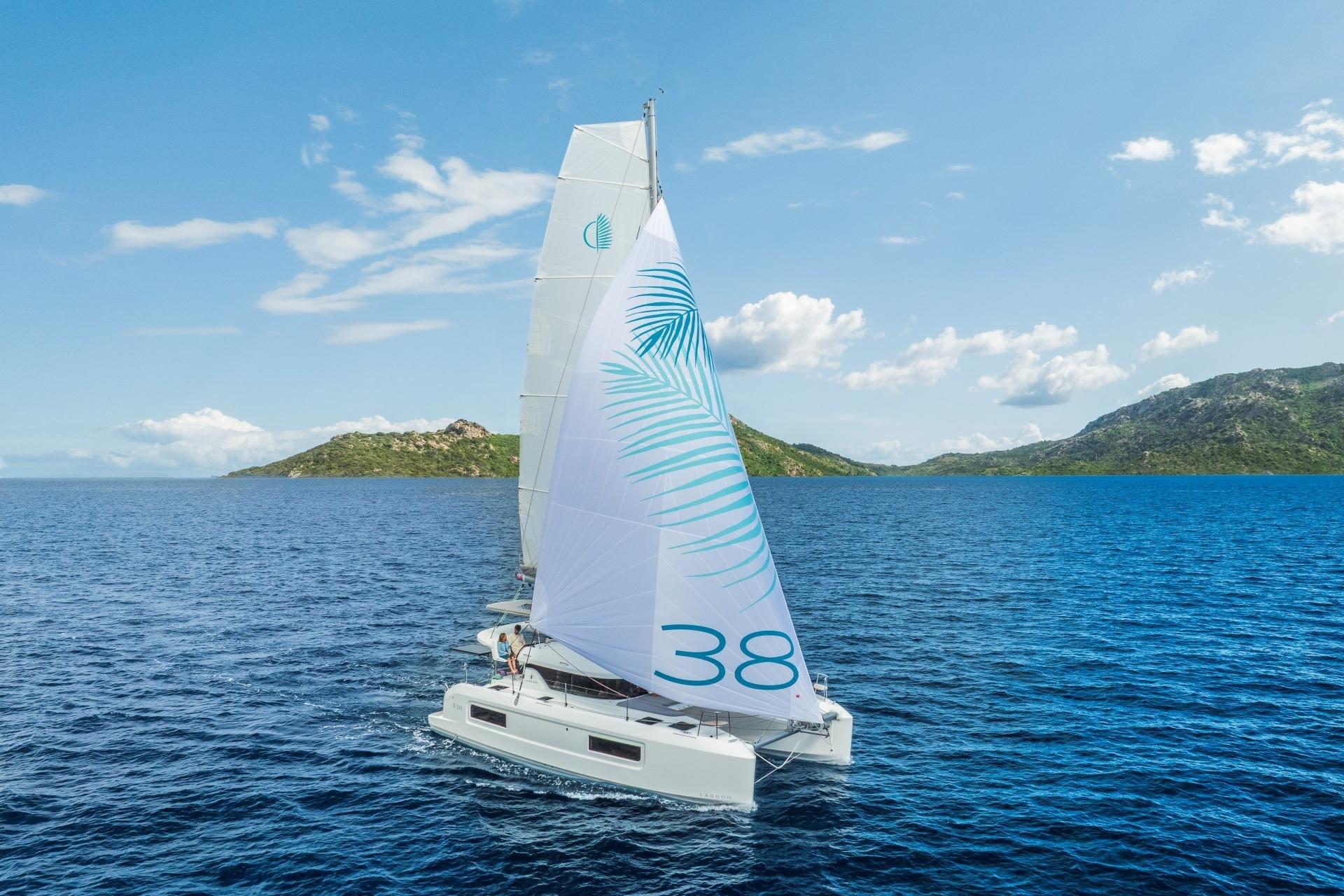 catamaran-lagoon-38-cover-1920x1280-02