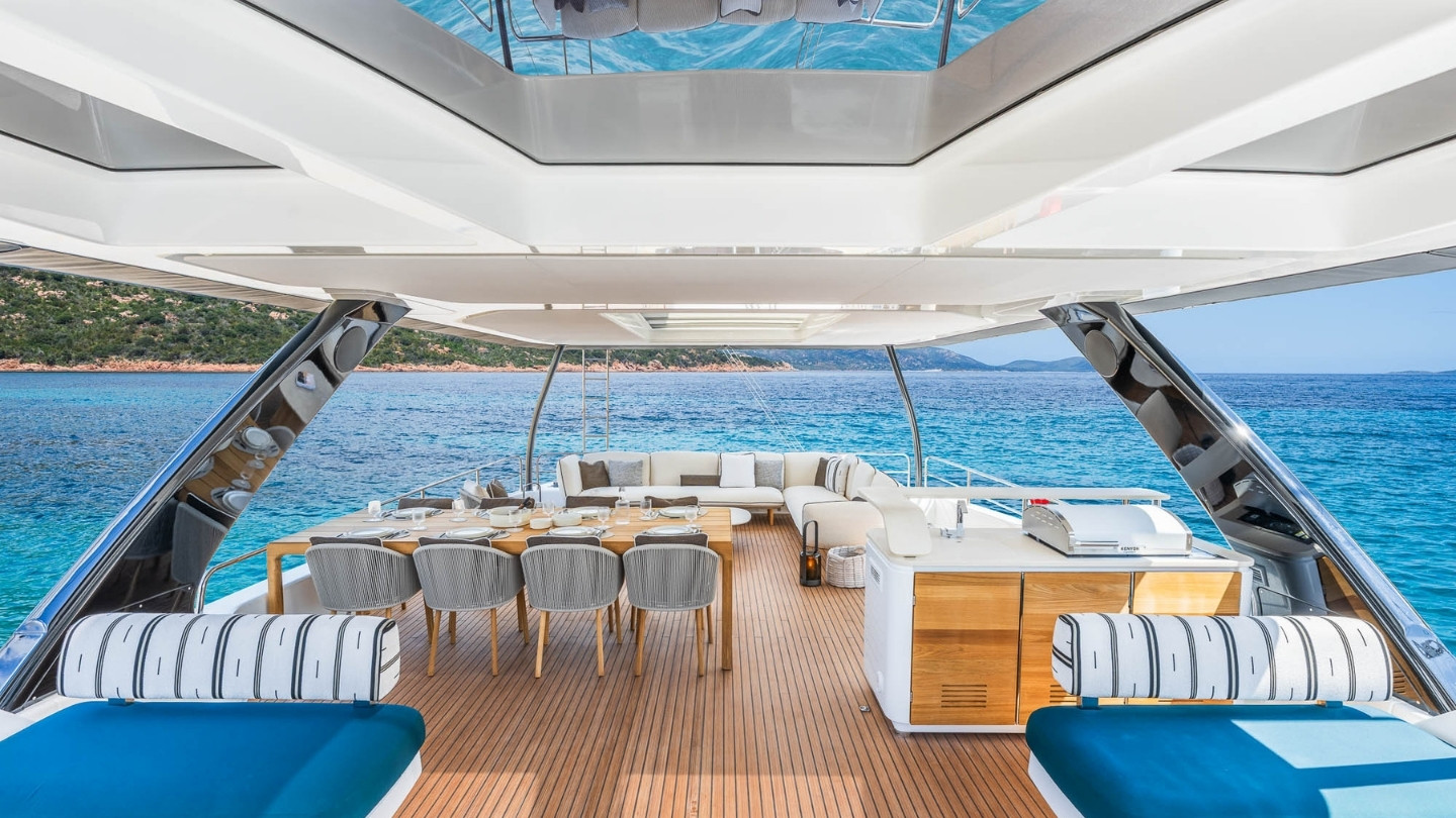 Uno yacht a tua immagine