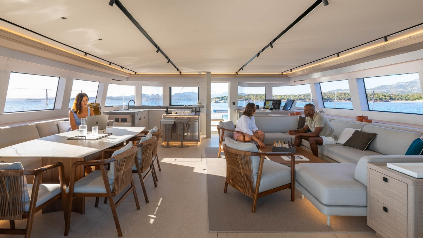 Ammira l'orizzonte dall'interno