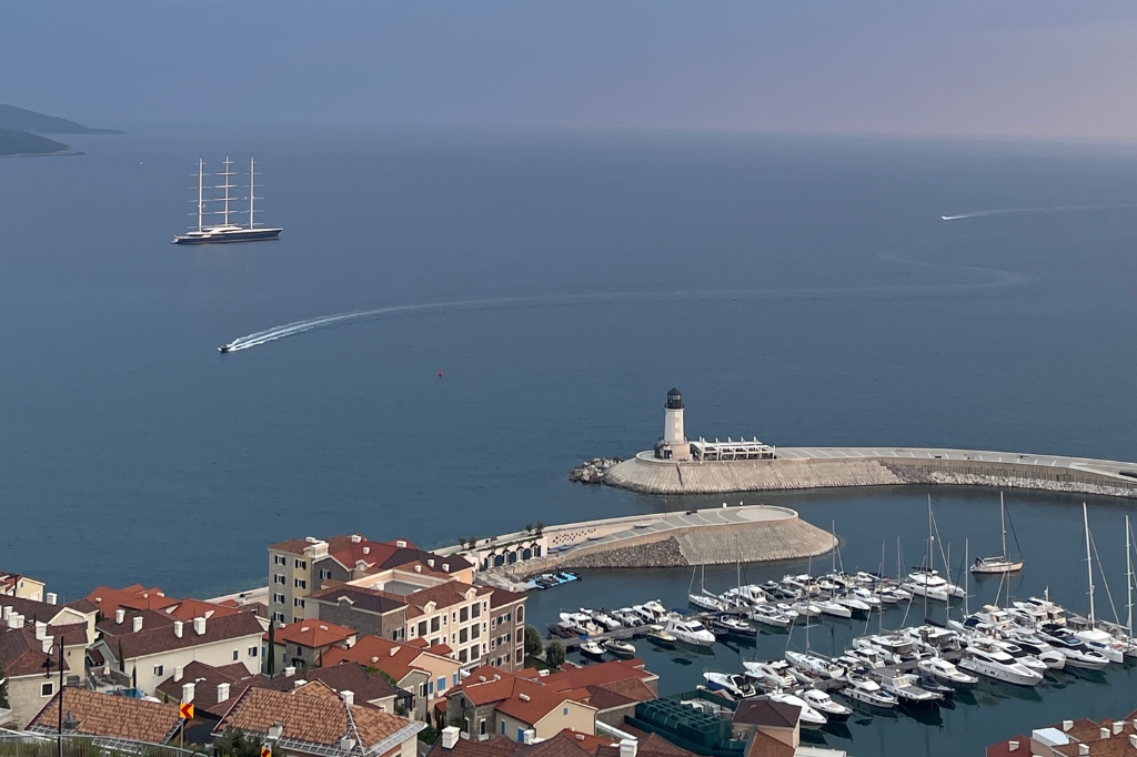 cover-dealer-black-mountain-boats