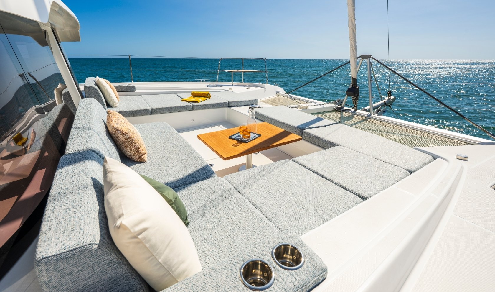 article-lagoon-47-british-yachting-awards-illu-01