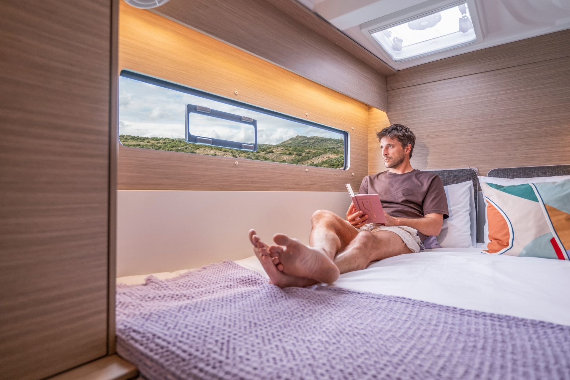 article-lagoon-catamaran-life-onboard-illu-04