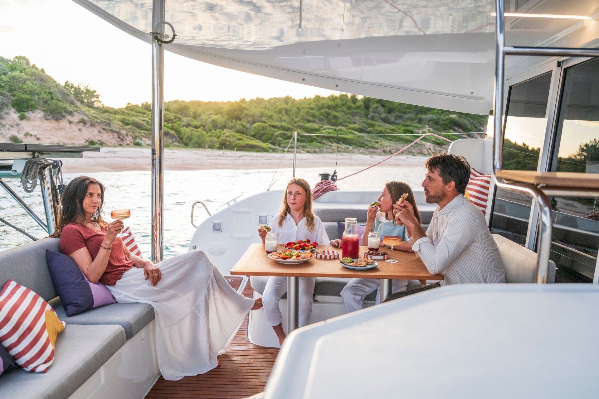 cover-article-lagoon-catamaran-life-onboard